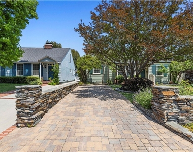 4416 Morella Avenue - Photo Thumbnail 2