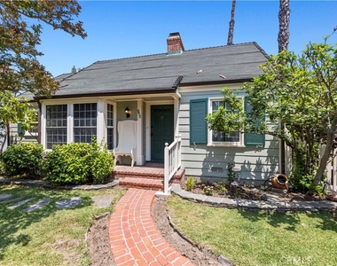 4416 Morella Avenue - Photo Thumbnail 6