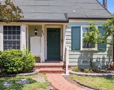 4416 Morella Avenue - Photo Thumbnail 5