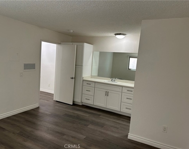 7055 Etiwanda Avenue - Photo Thumbnail 10