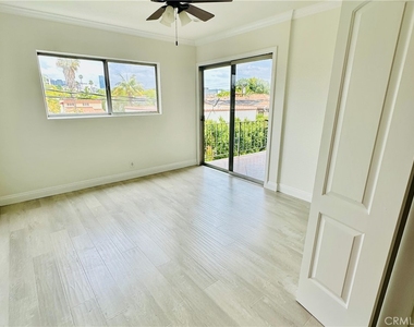 423 S Rexford Drive - Photo Thumbnail 13