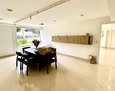 423 S Rexford Drive - Photo Thumbnail 4
