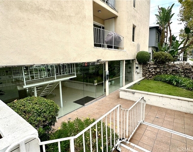 423 S Rexford Drive - Photo Thumbnail 2