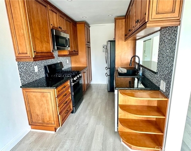 423 S Rexford Drive - Photo Thumbnail 10