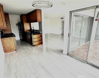 423 S Rexford Drive - Photo Thumbnail 12
