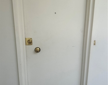 423 S Rexford Drive - Photo Thumbnail 6