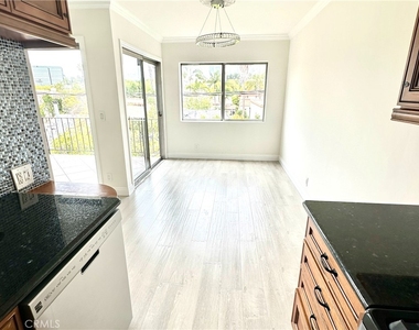 423 S Rexford Drive - Photo Thumbnail 11