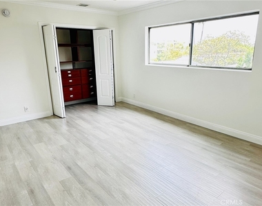 423 S Rexford Drive - Photo Thumbnail 16