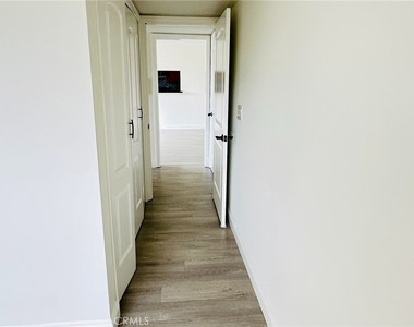 423 S Rexford Drive - Photo Thumbnail 17
