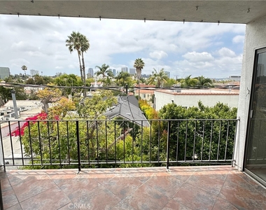 423 S Rexford Drive - Photo Thumbnail 9