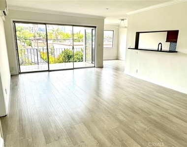 423 S Rexford Drive - Photo Thumbnail 8