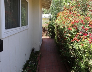 18616 Lassen Street - Photo Thumbnail 3