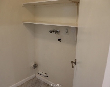 18616 Lassen Street - Photo Thumbnail 14