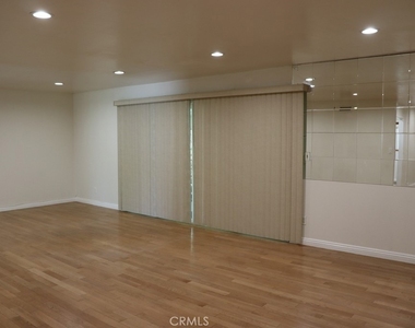 18616 Lassen Street - Photo Thumbnail 10