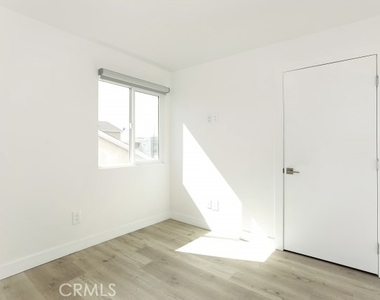 6745 Laurel Canyon Boulevard - Photo Thumbnail 3