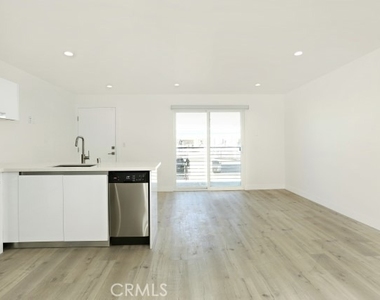 6745 Laurel Canyon Boulevard - Photo Thumbnail 2