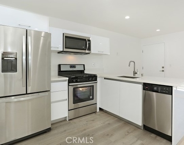6745 Laurel Canyon Boulevard - Photo Thumbnail 8