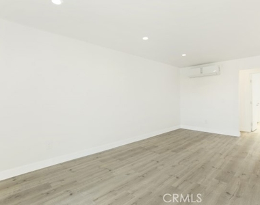 6745 Laurel Canyon Boulevard - Photo Thumbnail 7
