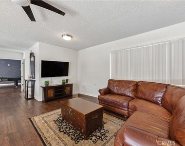 3649 Emerald Street - Photo Thumbnail 11