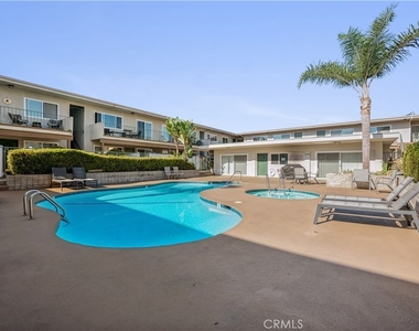 3649 Emerald Street - Photo Thumbnail 4