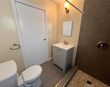 12924 Prairie Avenue - Photo Thumbnail 11