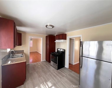 12924 Prairie Avenue - Photo Thumbnail 4