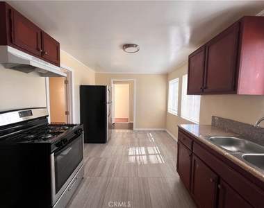 12924 Prairie Avenue - Photo Thumbnail 5
