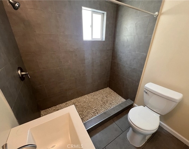 12924 Prairie Avenue - Photo Thumbnail 10