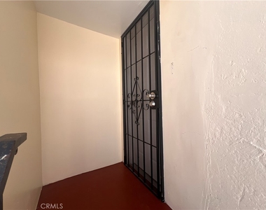 12924 Prairie Avenue - Photo Thumbnail 2