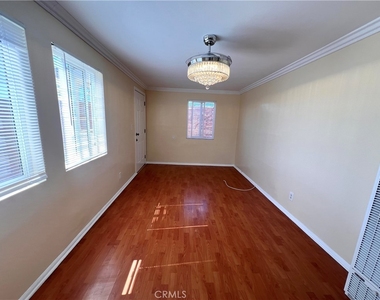 12924 Prairie Avenue - Photo Thumbnail 14
