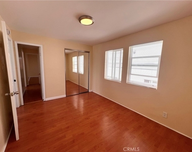 12924 Prairie Avenue - Photo Thumbnail 8