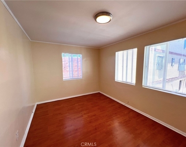 12924 Prairie Avenue - Photo Thumbnail 12