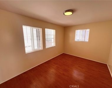 12924 Prairie Avenue - Photo Thumbnail 7