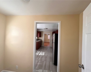 12924 Prairie Avenue - Photo Thumbnail 3
