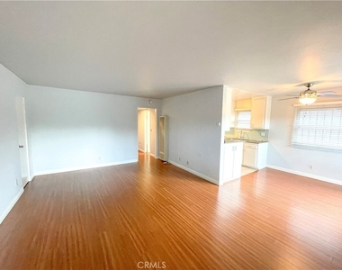 6655 W 86th Place - Photo Thumbnail 3