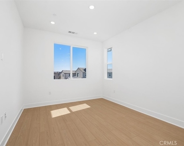 125 Seep - Photo Thumbnail 22