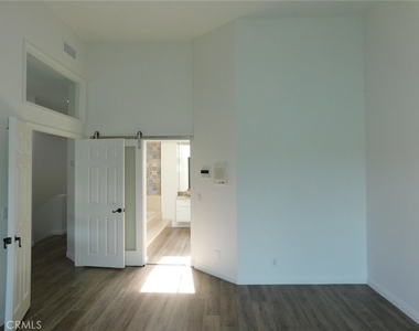 5 Lakefront - Photo Thumbnail 30