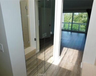 5 Lakefront - Photo Thumbnail 15