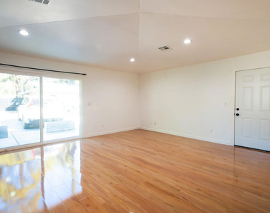 270 E Penn Street - Photo Thumbnail 6