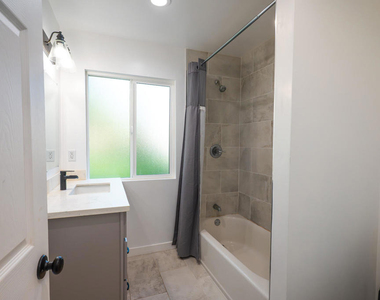 270 E Penn Street - Photo Thumbnail 13