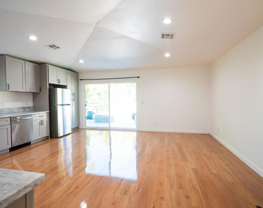 270 E Penn Street - Photo Thumbnail 5