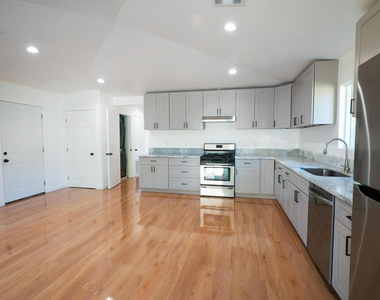 270 E Penn Street - Photo Thumbnail 4