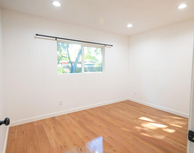 270 E Penn Street - Photo Thumbnail 11