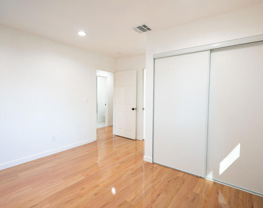 270 E Penn Street - Photo Thumbnail 10