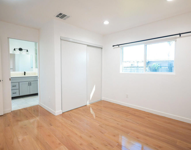 270 E Penn Street - Photo Thumbnail 8