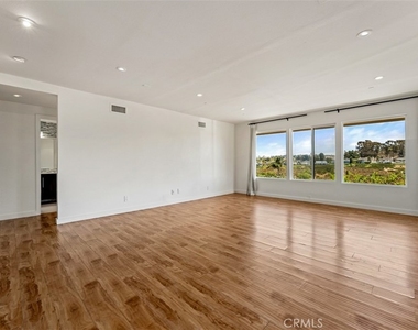 23932 Flores Avenue - Photo Thumbnail 7