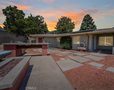 23932 Flores Avenue - Photo Thumbnail 13
