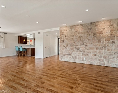 23932 Flores Avenue - Photo Thumbnail 9