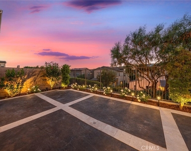 1 Intriga Court - Photo Thumbnail 4