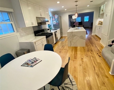 518 Westminster Avenue - Photo Thumbnail 3